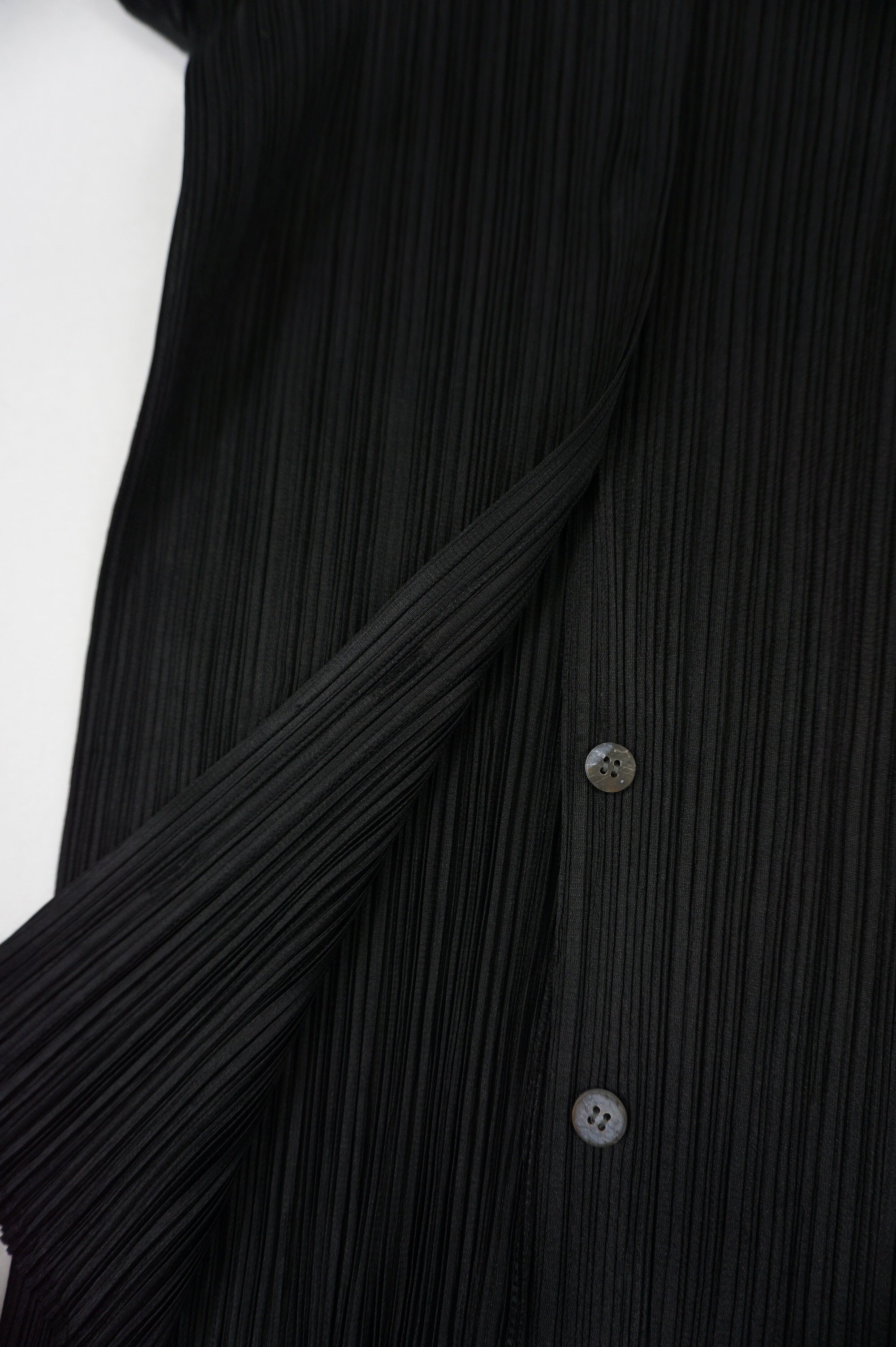 (M/L) PLEATS PLEASE Sculptural Wing Sleeve Shirt