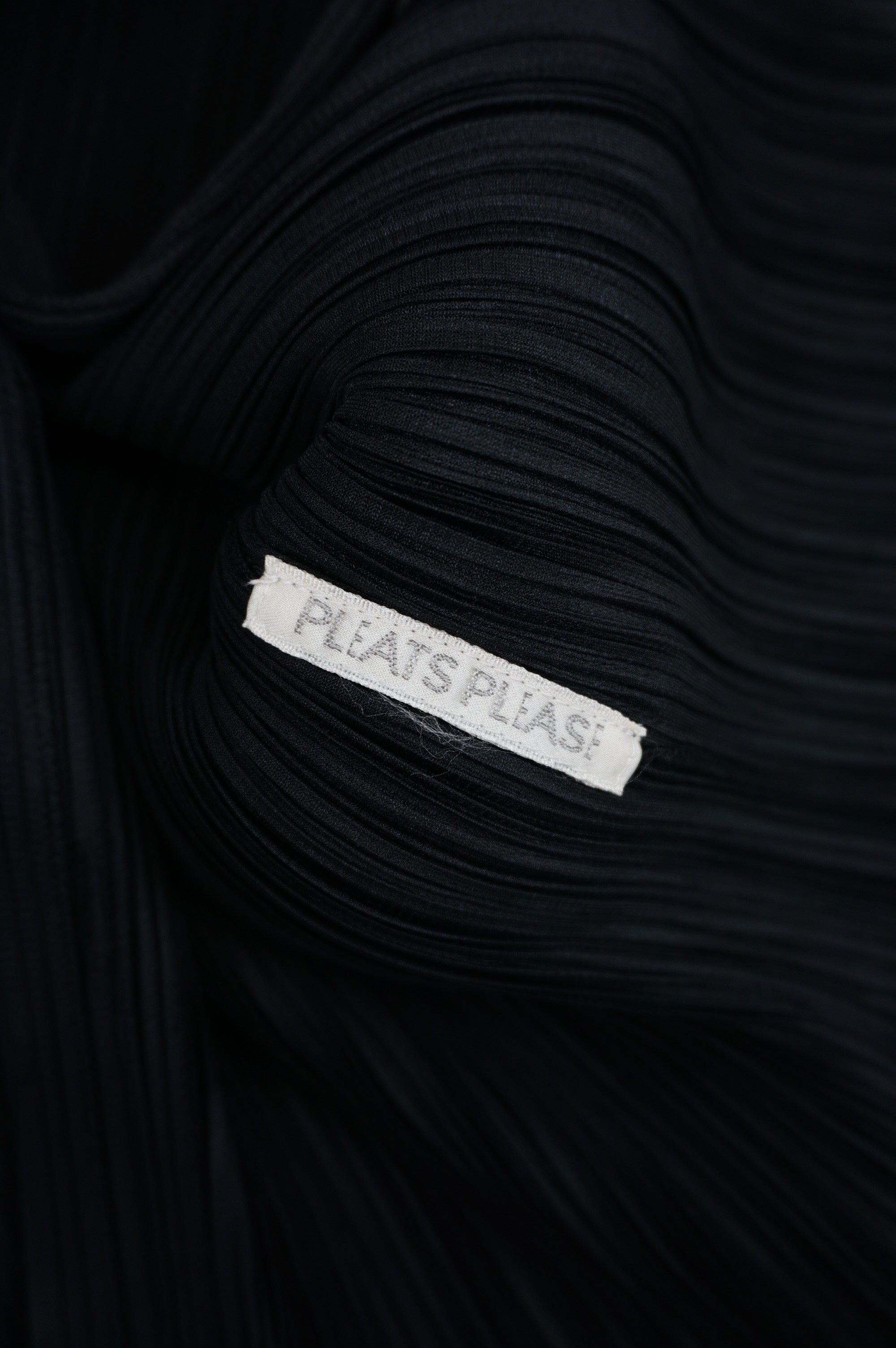 (M/L) PLEATS PLEASE Sculptural Wing Sleeve Shirt