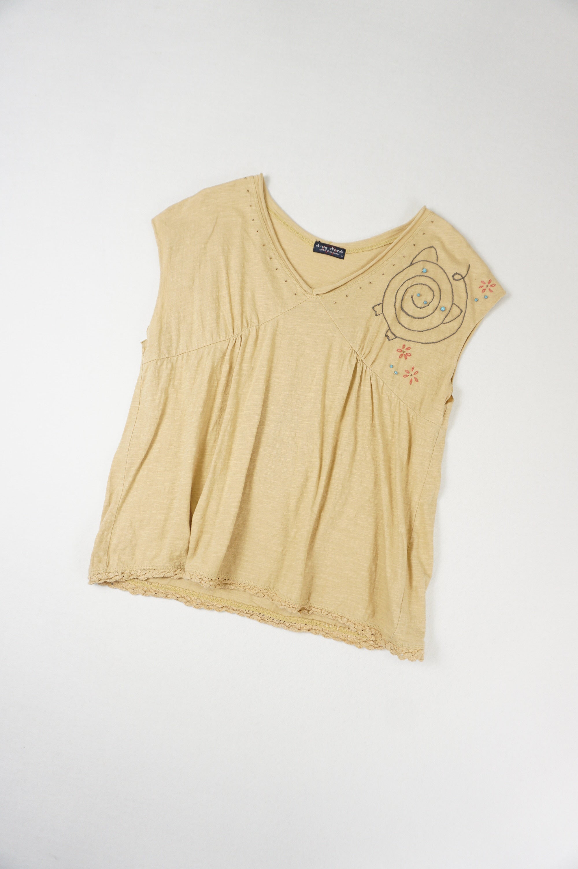 (M/L) DRUG STORES V-Neck Sand Top