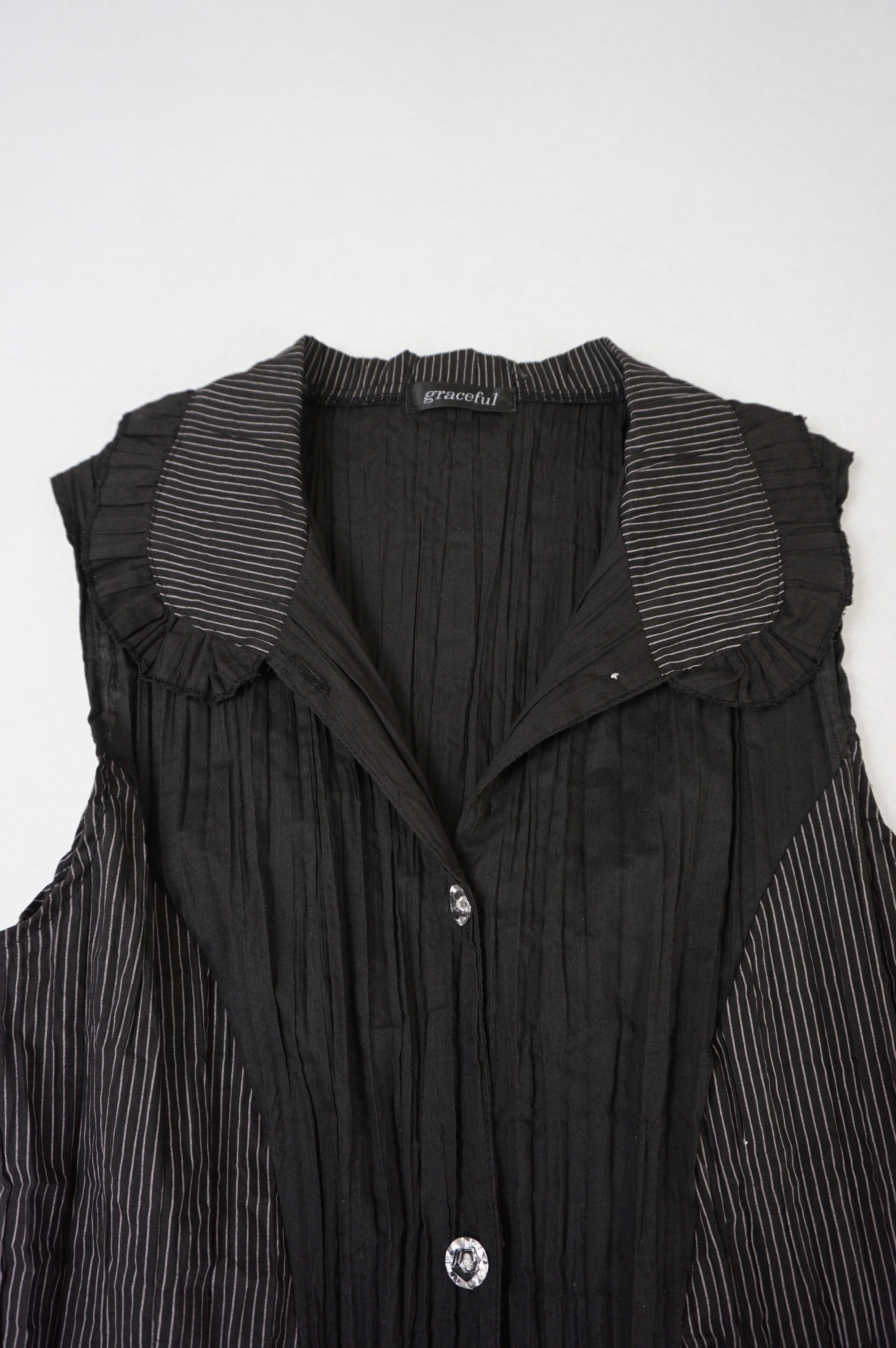 (S/M) GRACEFUL Black Pleated Stripe Details Top