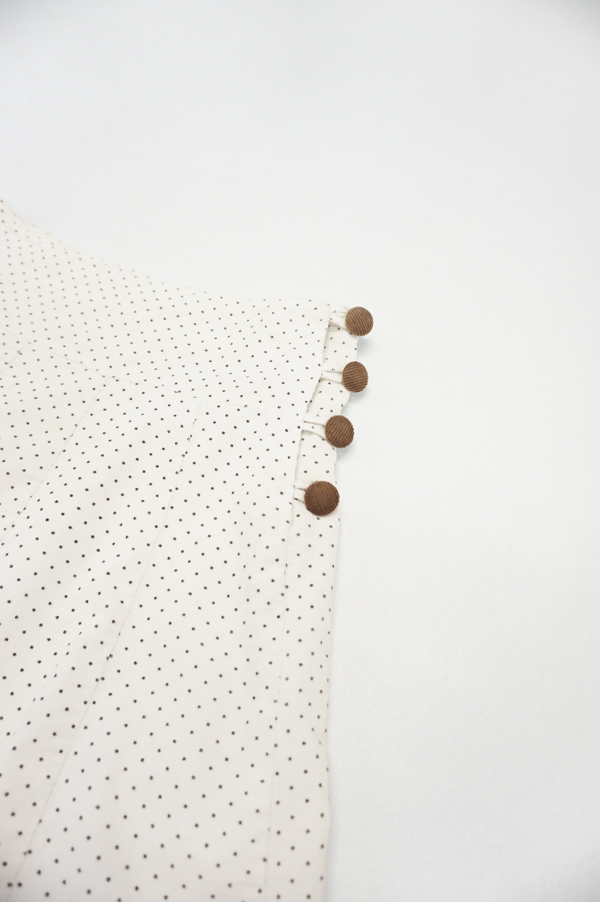 (28") OXZYGEN White Polka Dots Skirt