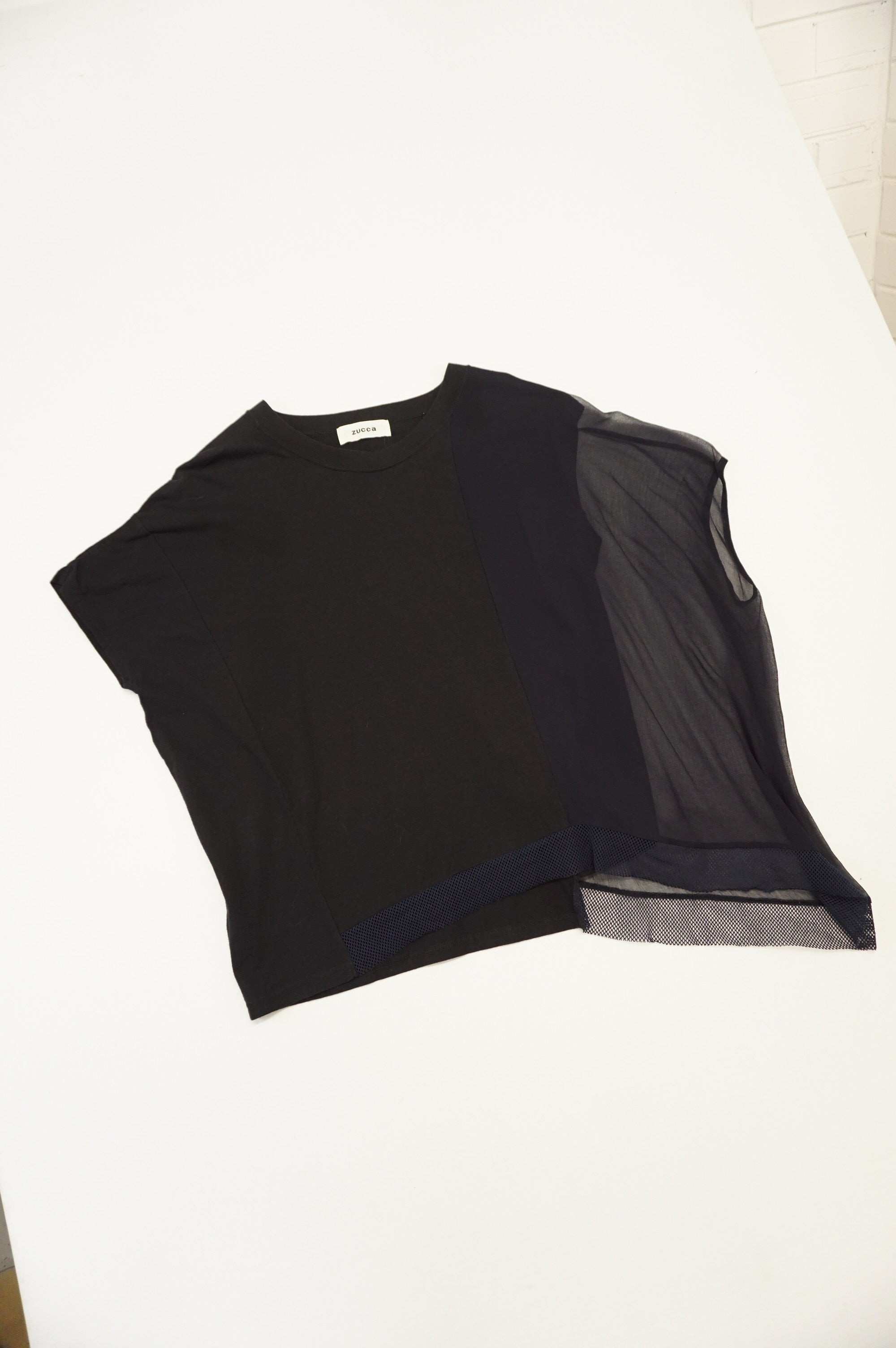 (M/L) ZUCCA Black/Navy Net Hem Top