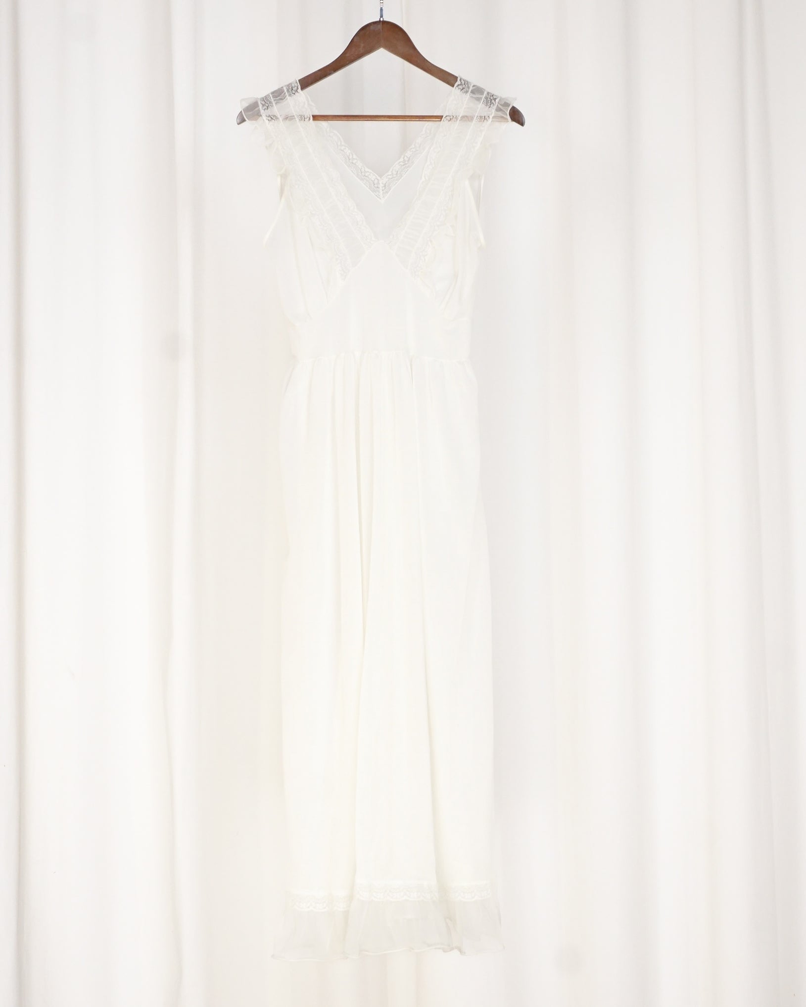 Vintage White Lace Trim Nightgown Dress