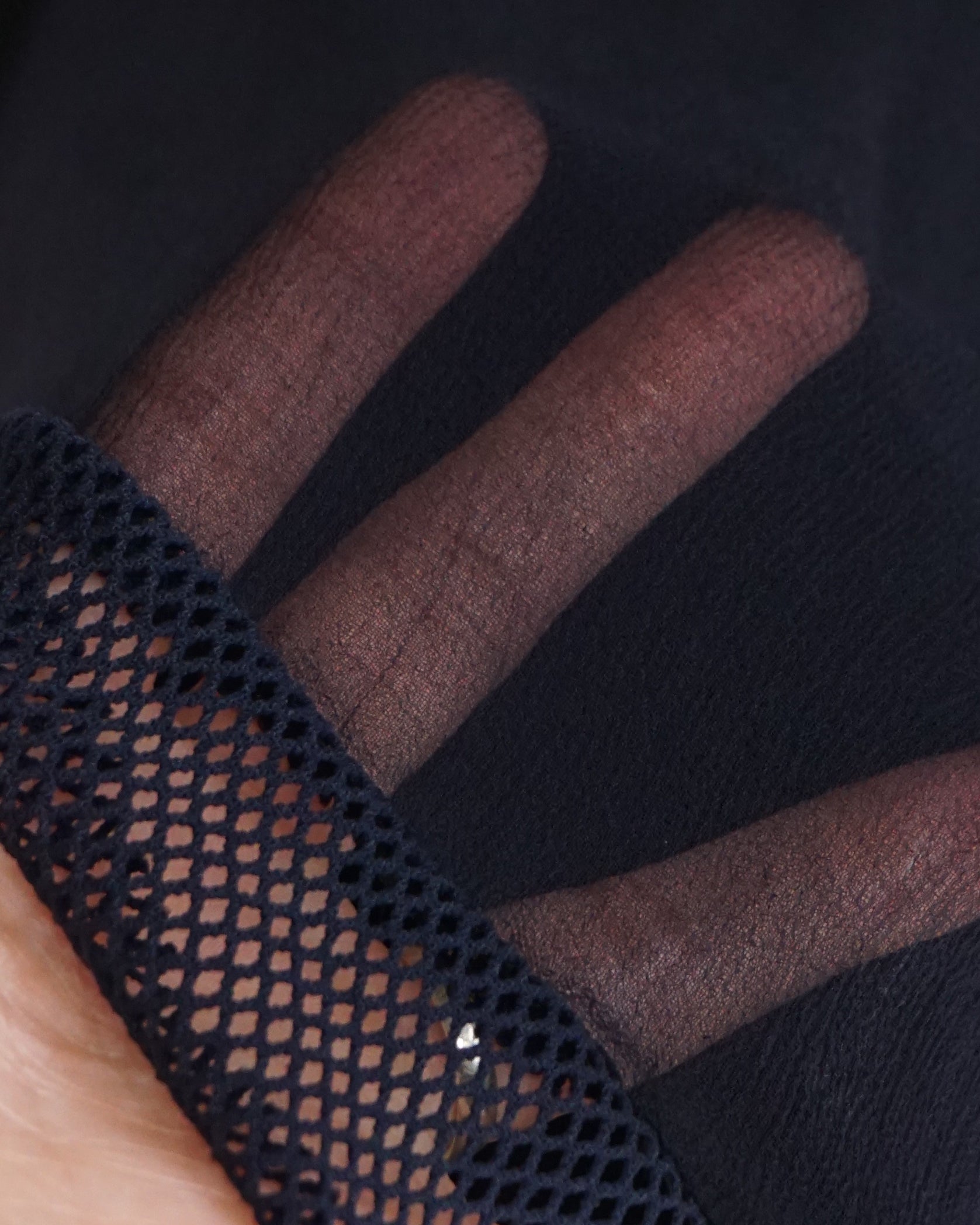 ZUCCA Black/Navy Net Hem Top