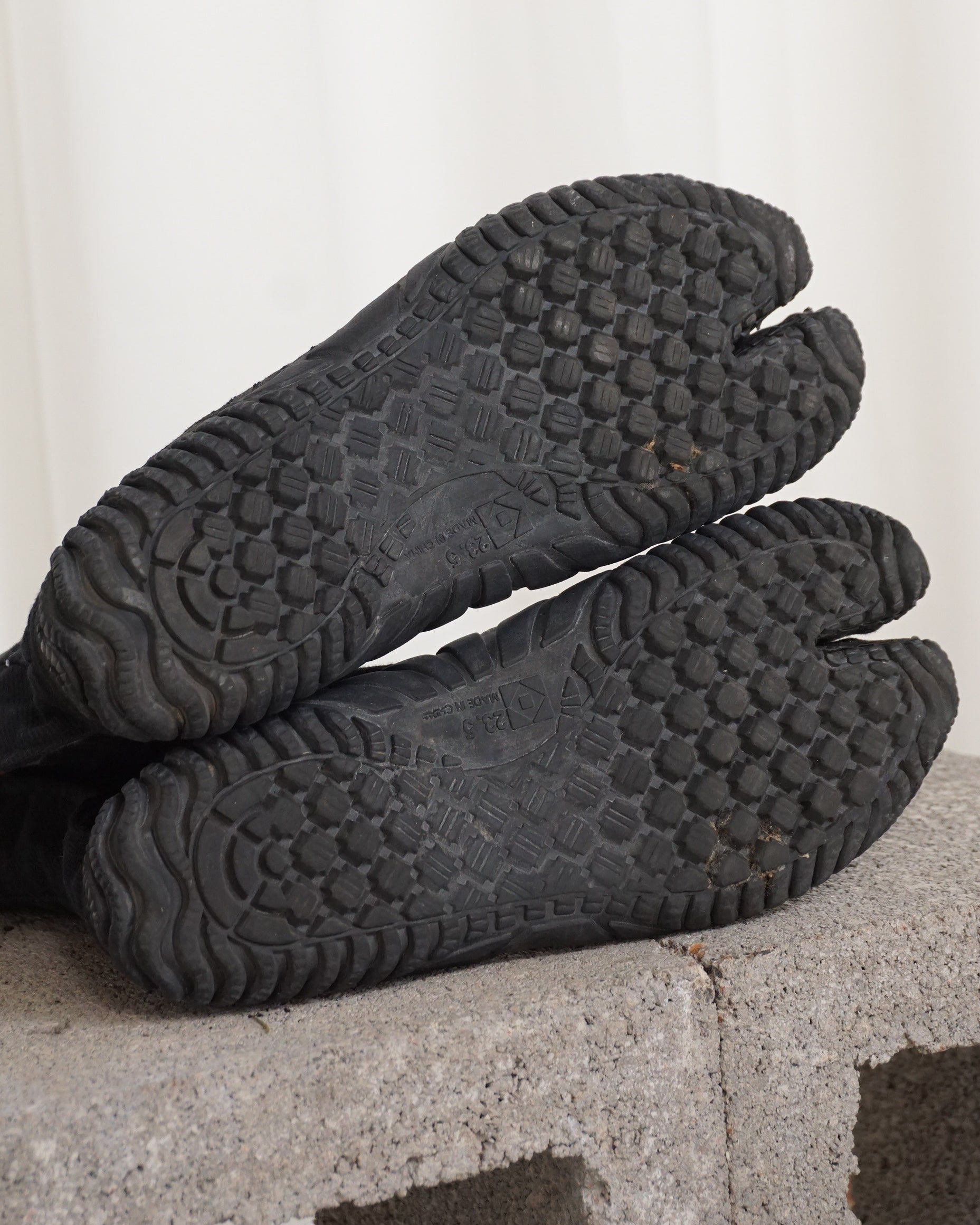 MARUGO Kurasiki Saibu Japanese Tabi Running Shoes