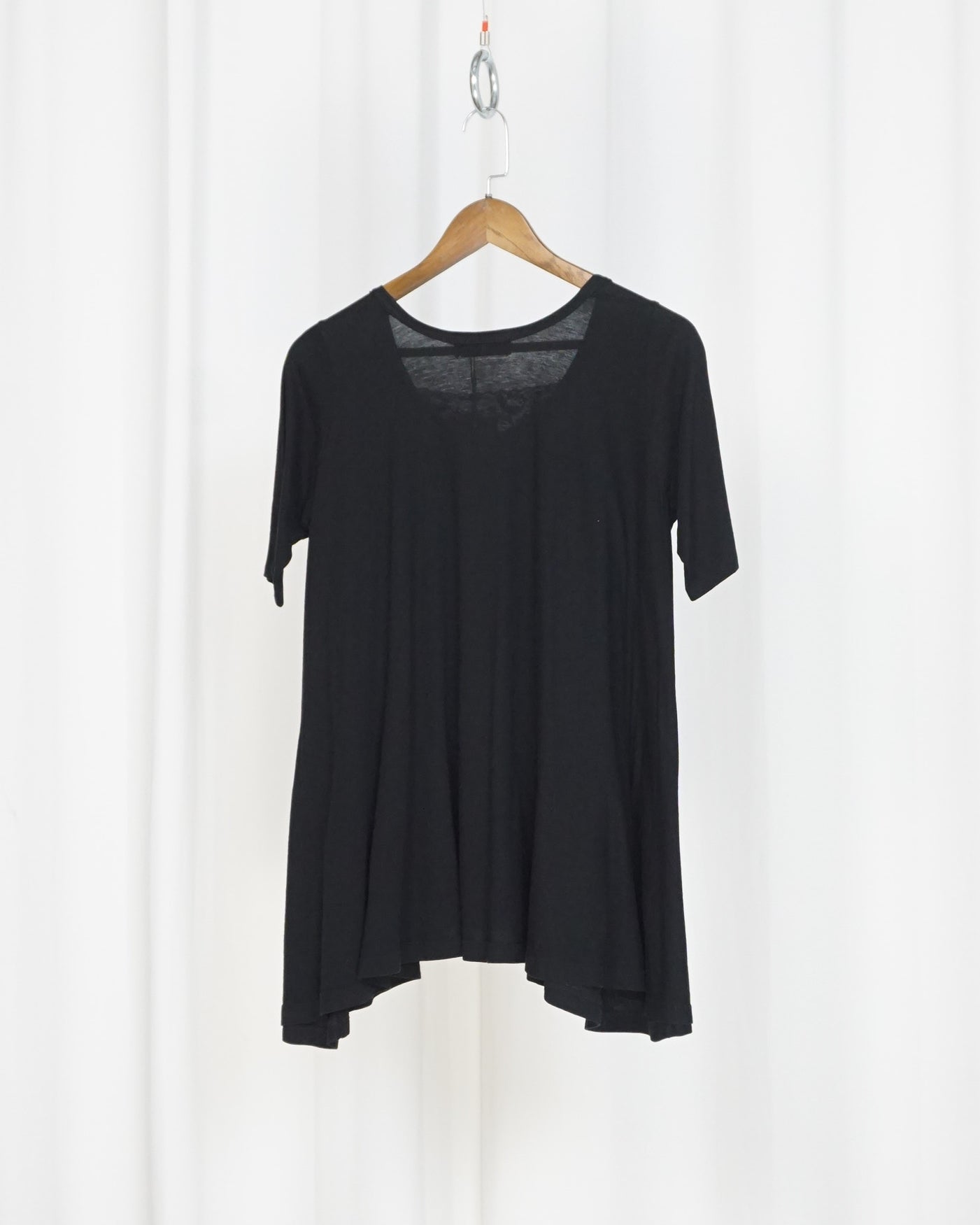 ZUCCA Batwing Hem Short Sleeve Shirt