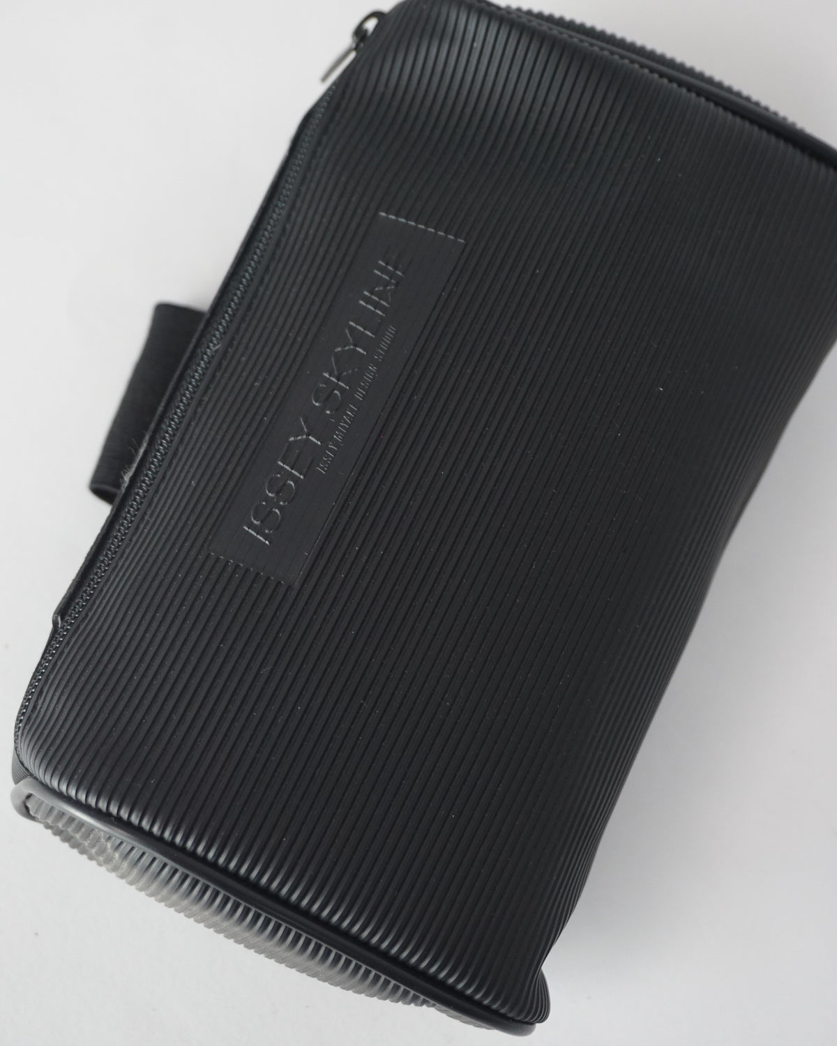 ISSEY SKYLINE Molded Synthetic Pouch c.90s