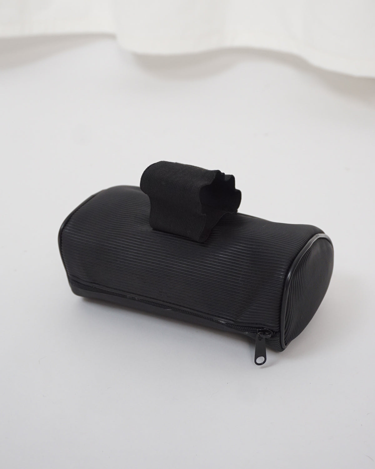 ISSEY SKYLINE Molded Synthetic Pouch c.90s