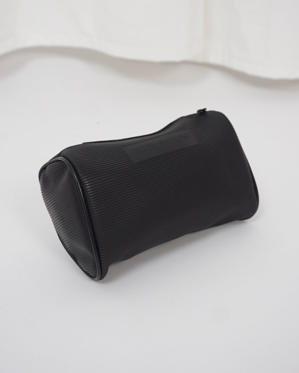 ISSEY SKYLINE Molded Synthetic Pouch c.90s