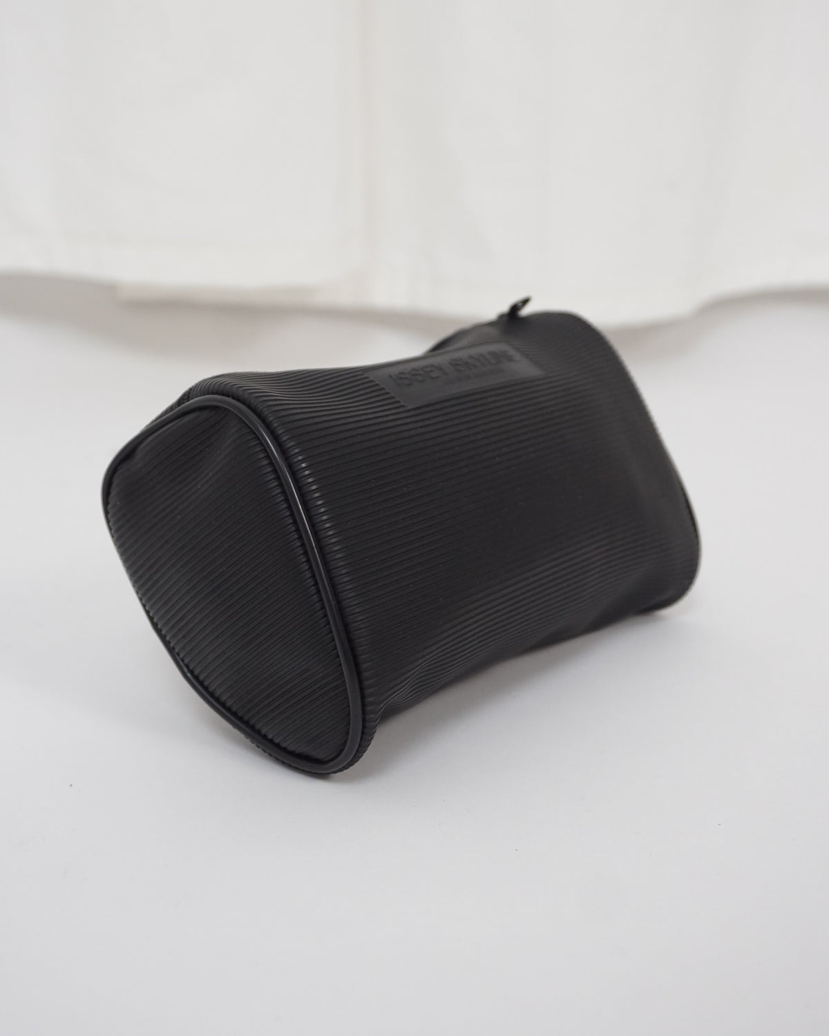 ISSEY SKYLINE Molded Synthetic Pouch c.90s