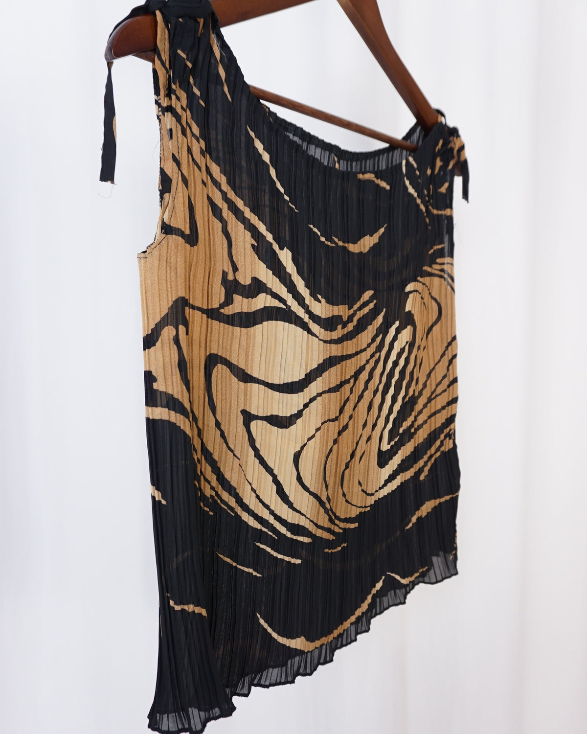 Pleated Tied Shoulder Abstract Print Top
