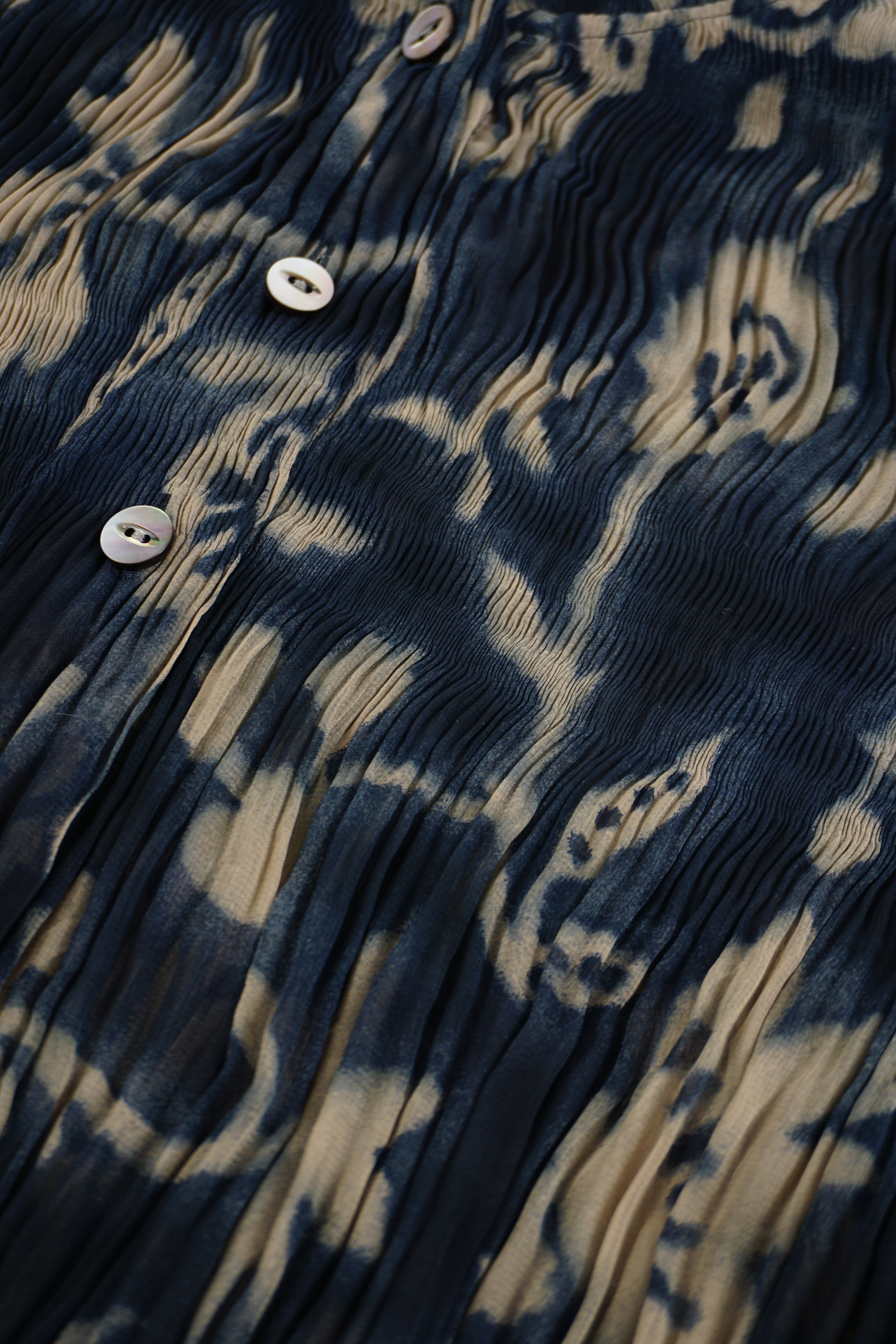 (M/L) Floral Abstract Pleated Sheer Shirt