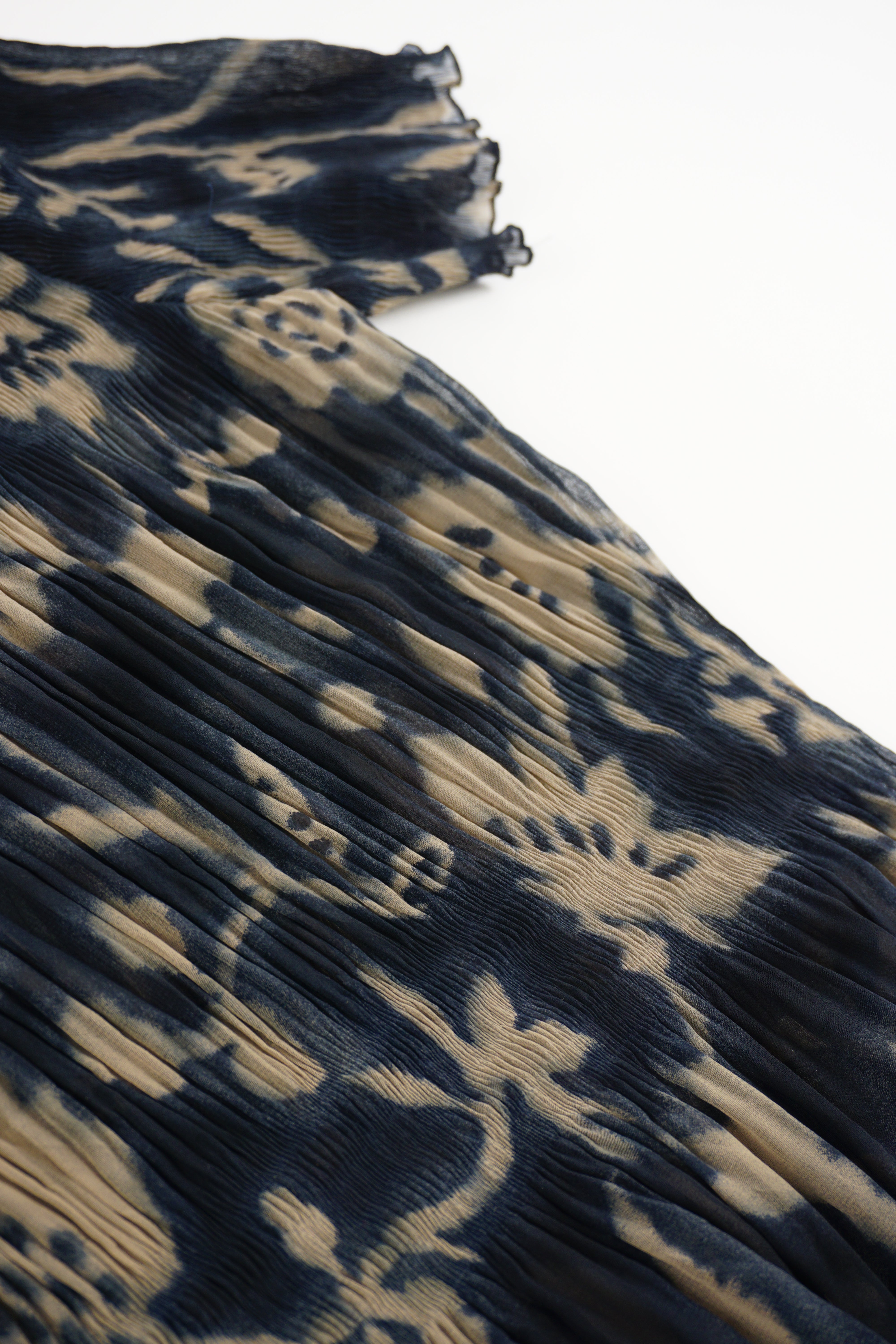 (M/L) Floral Abstract Pleated Sheer Shirt